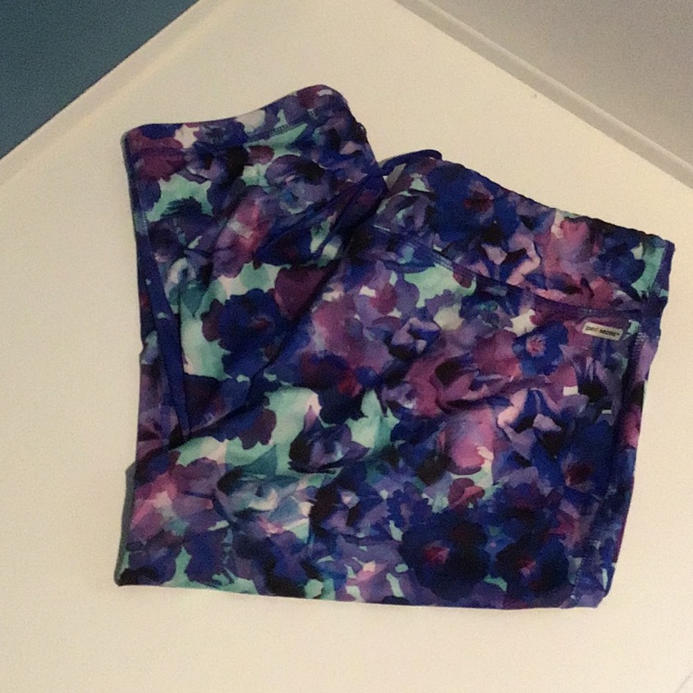 Danskin dri more Capri spandex